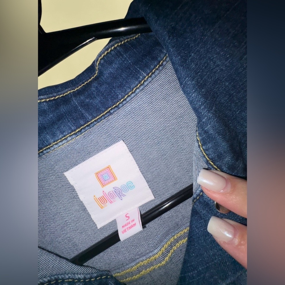 LuLaRoe Jaxon Denim Jacket Embroidered Floral Size Small NWT (Oversized Fit) - Picture 5 of 5